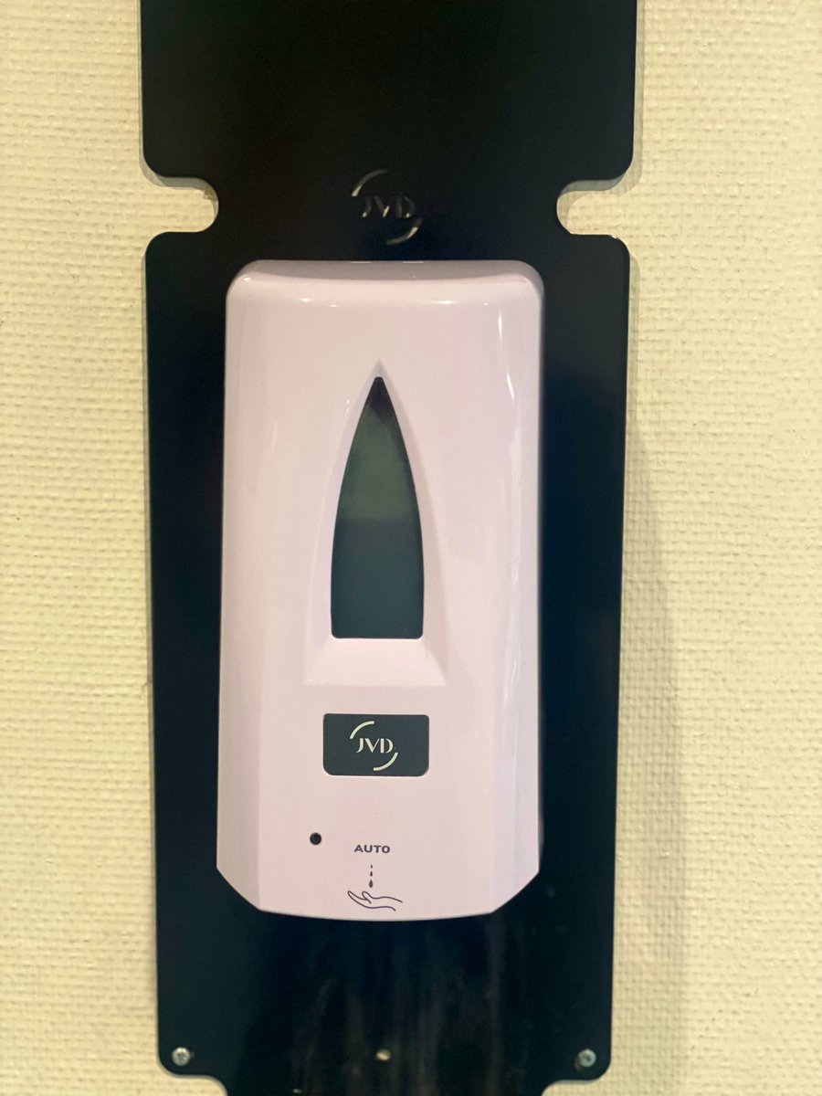 SwetaKhushalani's tweet image. Transforming campus life one drop at a time! 🎓🌐.Our hand sanitizer your way to shield to germ - a blend of safety and convenience.Staying healthy is always on the syllabus! 📚✨ #UniversityEssentials #MarketingMagic#iaelyon2024