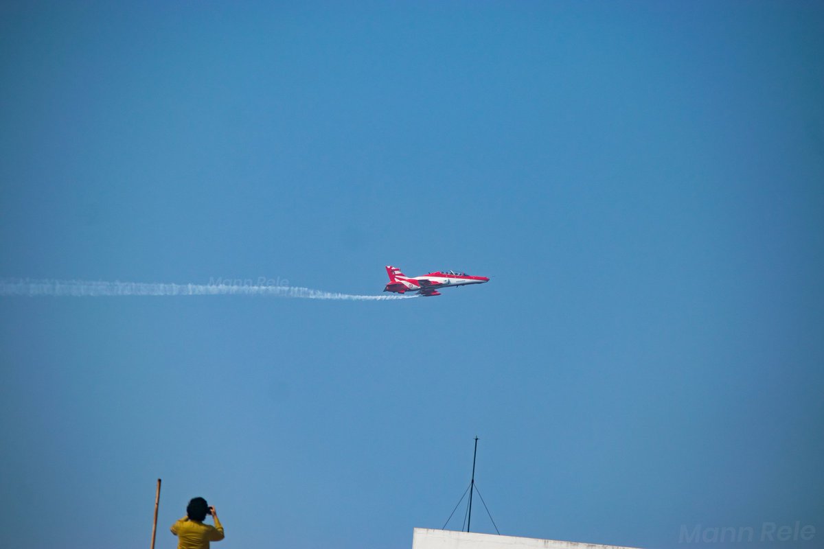 MannRele7's tweet photo. Welcome Back Suryakiran! After 20 Years❤️
Shot on @NikonIndia 
Marine Drive
12-1pm 
Till 14th January
@Suryakiran_IAF
#Indianairforce #mumbaiairshow #Airshow #suryakiran #IncredibleIndia @NatGeo #natgeo @anandmahindra @ratantata @mipaltan @MumbaiPolice #mumbai #Airforce @mybmc https://t.co/qBX6XcYUMl