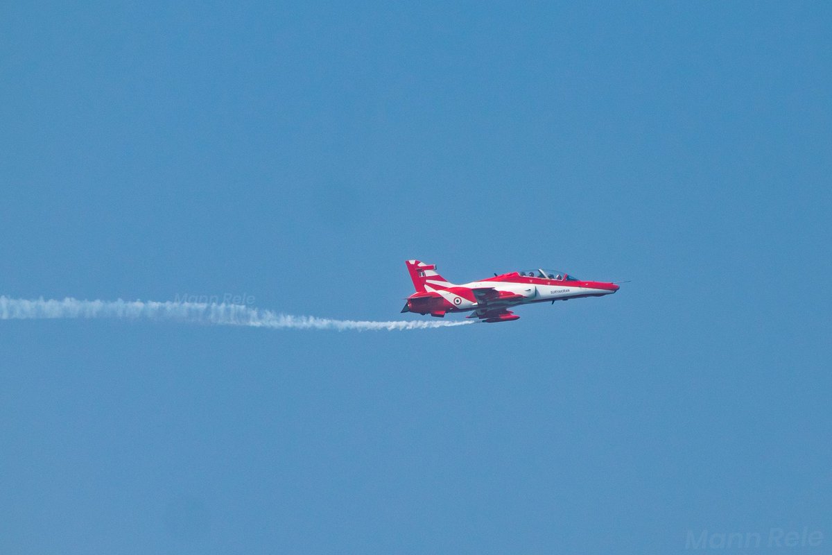 MannRele7's tweet photo. Welcome Back Suryakiran! After 20 Years❤️
Shot on @NikonIndia 
Marine Drive
12-1pm 
Till 14th January
@Suryakiran_IAF
#Indianairforce #mumbaiairshow #Airshow #suryakiran #IncredibleIndia @NatGeo #natgeo @anandmahindra @ratantata @mipaltan @MumbaiPolice #mumbai #Airforce @mybmc https://t.co/qBX6XcYUMl