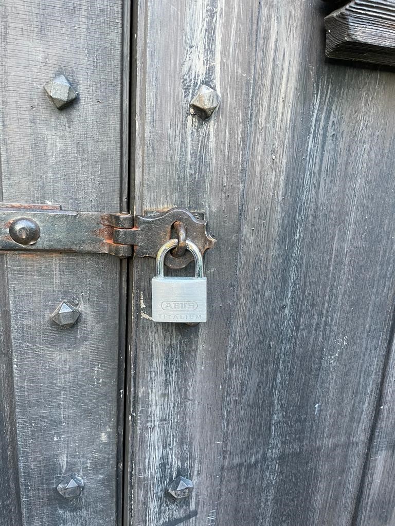 Where wonders never cease! Here's ABUS UK at @AltonTowers!  Protecting restricted areas! #security #padlocks

The late 11th century castle was built following the Norman Conquest &amp; is has been part of the #themepark since 1980 receiving approx 2.3 million visitors per year.