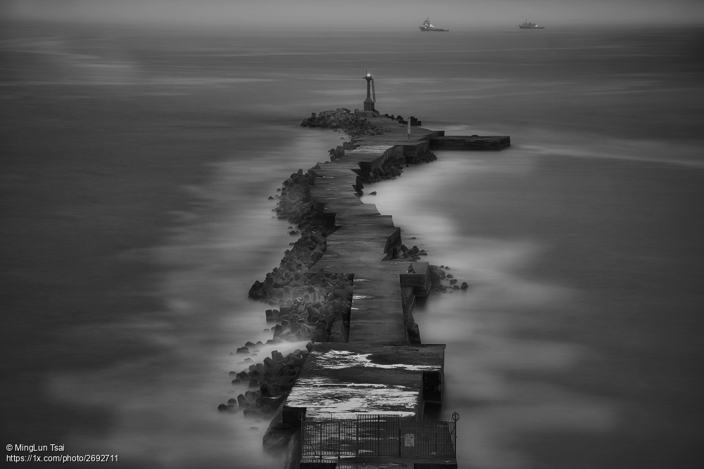 1x_com's tweet image. &apos;Haima Embankment at night&apos; by MingLun  Tsai.
1x.com/photo/2692711/… #seascape #landscape #embankment #blackandwhitephotography #longexposure