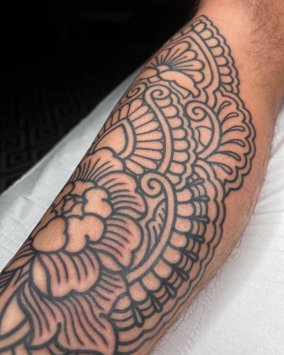 unemployedoli's tweet photo. Ornamental tattoo I did the other week 😬 https://t.co/jEuzomYBvR