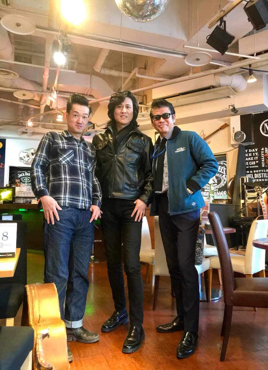 brmc1955's tweet photo. エルヴィスの誕生日って最近では成人式と被って、ウチの2ndもそのくち。もちろんエルヴィスが89歳、亡くなってからが遥かに長い。まぁ親父に付き合えよ、新春のエルヴィス詣で。もちのLiveイベント有難く。 https://t.co/P73hRwqN2z