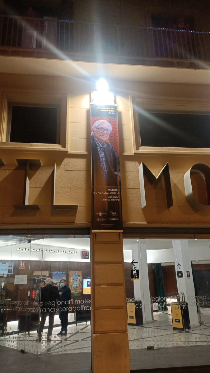 Os invitamos a asistir esta tarde a las 18:30 a la charla con Manuel González-Sicilia que tendrá lugar en la SALA A de la Filmoteca Regional. Profesor de la Facultad de Comunicación de la UCAM desde su fundación. Se trata de un evento gratuito.