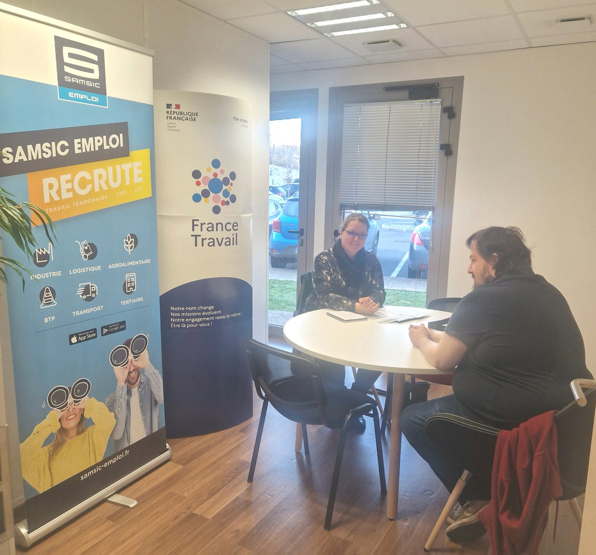 Venez rencontrer ce matin à l'agence France Travail de #Vernon, l'agence intérim Samsic qui propose actuellement des postes de préparateurs de commande, d'opérateurs de production ou de conducteurs de ligne. L'agence Samsic Emploi sera présente jusqu'à midi.