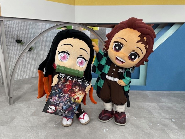 kimetsu_off's tweet photo. 【ワールドツアー上映】
「鬼滅の刃」絆の奇跡、そして柱稽古へ

#テレビ山口『mix』さんへ
炭治郎と禰󠄀豆子がワールドツアー上映を紹介すべく
出演させていただきました！

ぜひ2月2日(金)からの上映をお楽しみに！

https://t.co/ZqwRKtyav8
#鬼滅の刃 https://t.co/LY237I3AzH