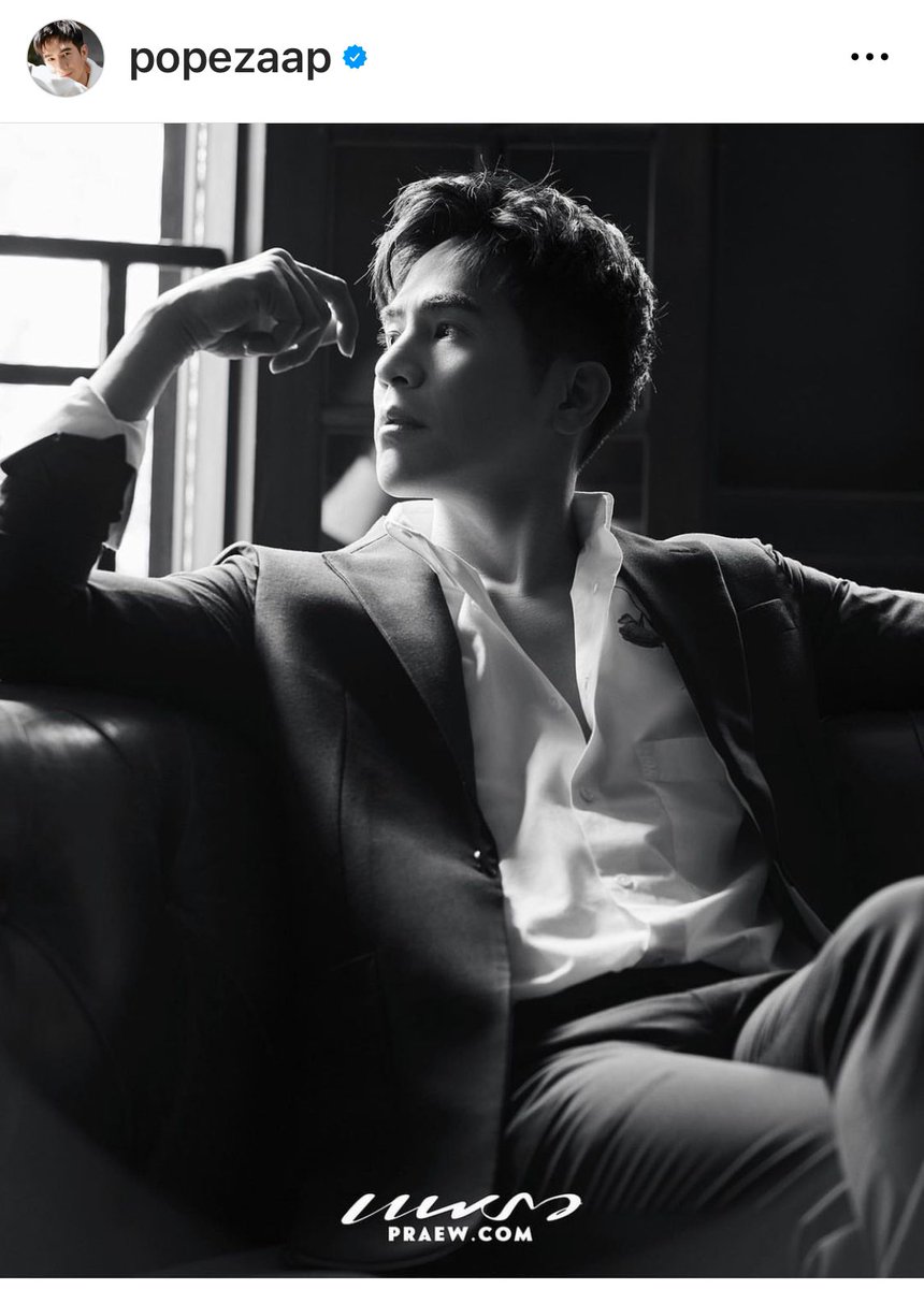 Kimbellekp's tweet photo. หล่อมากหล่อที่สุดไม่ไหวอ่ะ ฉ่ำฉ่ำกับแพรว ฉบับนี้มากๆ#PraewJan24XPope #popezaap #โป๊ปธนวรรธน์ #PraewJan24 #Praewmag https://t.co/OuhEEaFUya