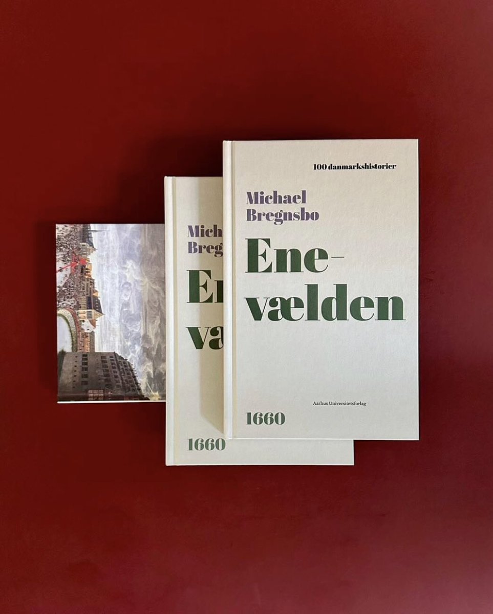 empires_sdu's tweet photo. 🎊Tillykke til Michael Bregnsbo med udgivelsen af ENEVÆLDEN, der i dag udkommer på Aarhus Universitetsforlag som en del af serien 100 danmarkshistorier
👉Læs mere om bogen her: https://t.co/Yu9bDpavxS
 @StatesSDU @SyddanskUni @AarhusUniPress https://t.co/wyMvG88env