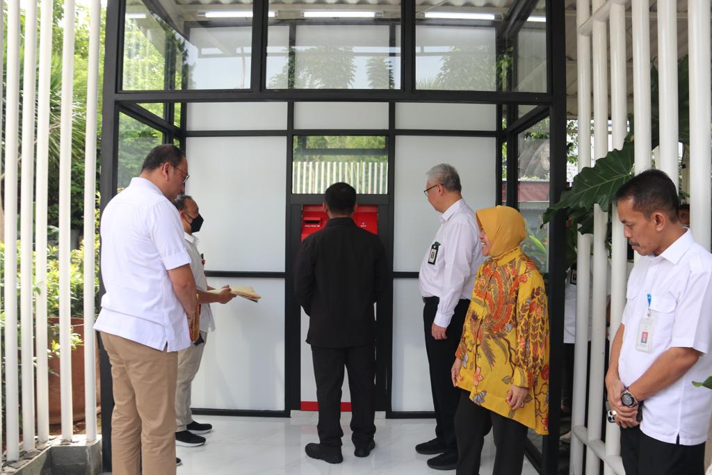 DITJEN_REHSOS's tweet photo. Peresmian Drop Box (Layanan Penerimaan Surat/Dokumen) oleh Menteri Sosial Tri Rismaharini di Area Parkir VIP Kementerian Sosial RI (11/01/24) https://t.co/iWXUlm9l3R