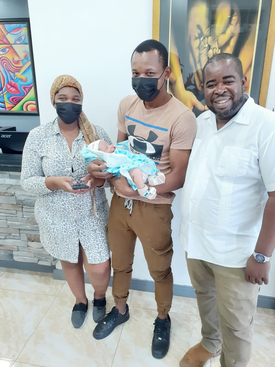 royalegynae's tweet photo. Dr. Cunningham captures the joy of a new beginning with a beautiful newborn and proud parents. 🌟 #NewLife #RGAMedicalCentre #babydeliveryservice #montegobayhospitals #fairviewmontegobay https://t.co/HK4UJ440wg