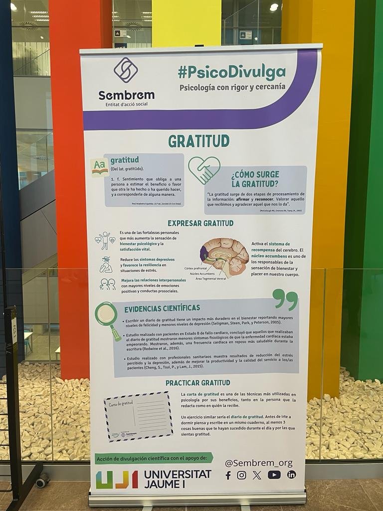 UJIuniversitat's tweet photo. Presentació de l'entitat @SEMBREM_org i el «Projecte Gratitud», amb motiu de la celebració del día de la gratitud🙌🏽
Una exposició infogràfica amb el propòsit de divulgar els coneixements i investigacions realitzades en el camp de la psicologia sobre el constructe de la gratitud per a promoure el seu ús. En la exposició podem participar de forma activa escribint les nostres cartes d’agraïment i coneixent diverses formes d’ agrair als treballadors de diferents ámbits com al sanitari.