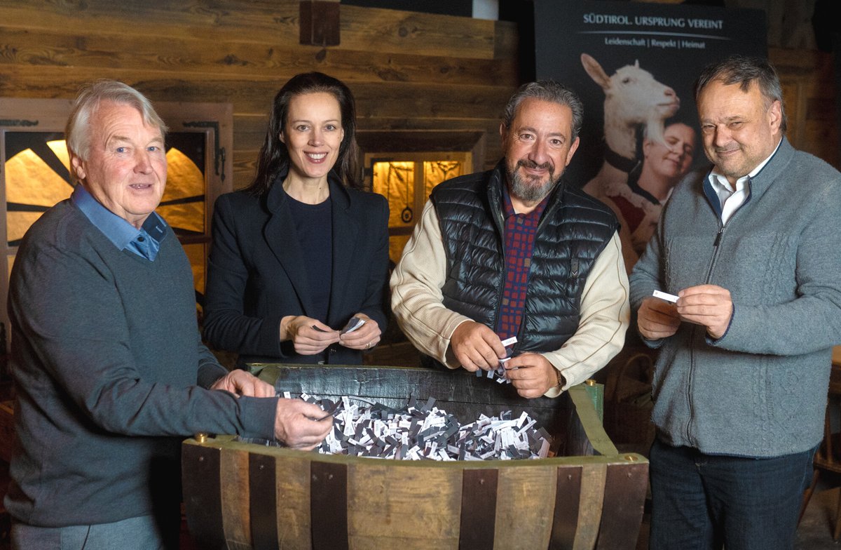 beverfood's tweet photo. https://t.co/hT7UgxrEPj Grande sostegno alla #Lotteria di Birra FORST "Alto Adige. Territorio umano" #Beneficenza #BirraForst #CellinaVonMannstein #PaulCroes #UlrichGamper https://t.co/N7NUXqpBWa