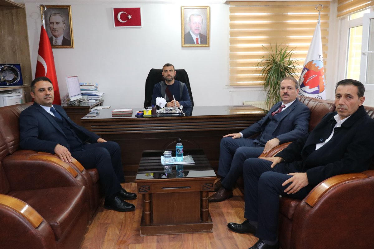 İl Milli Eğitim Müdürümüz Sayın Ali Tosun, Gerger Belediye Başkanı Sayın Erkan Aksoy'u makamında ziyaret etti.

Ziyaret sırasında ilçenin eğitim durumu hakkında fikir alışverişinde bulundular.