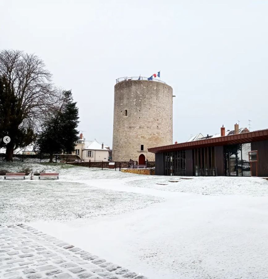 Château Dourdan tweet media