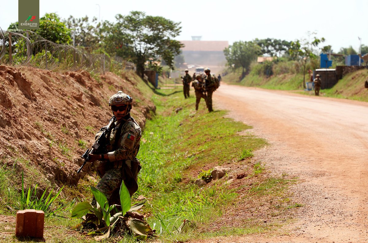 Exercito_pt's tweet photo. 14.ª Força Nacional Destacada para a República Centro-Africana 🇨🇫 atinge a Capacidade Operacional Plena
👉Desde o dia 04 de dezembro de 2023 que a 14.ª Força Nacional Destacada 🇵🇹 realizou atividades operacionais com vista a garantir a Capacidade Operacional Plena.
#EMGFA #UN https://t.co/ZP2htp7Csx