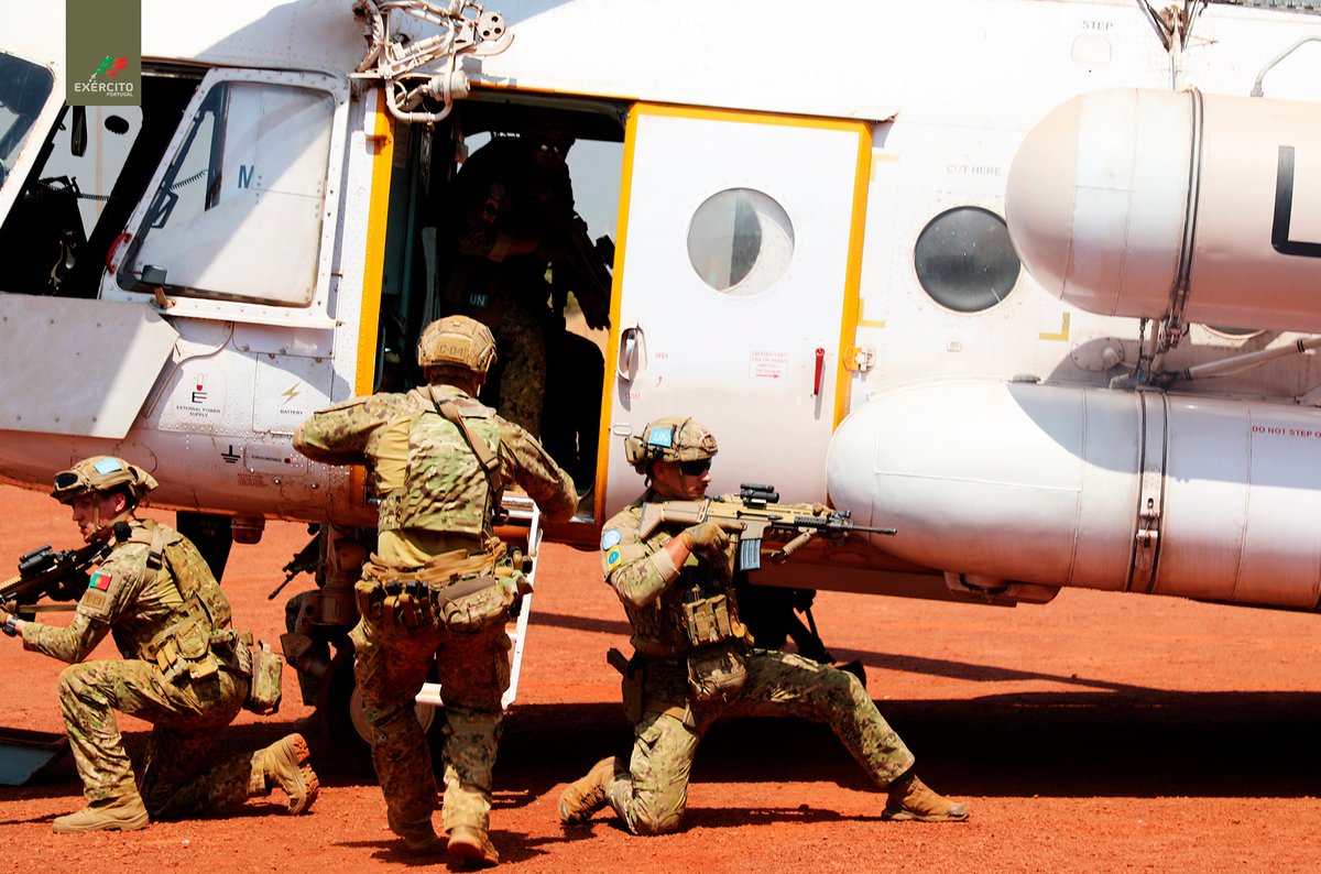 Exercito_pt's tweet photo. 14.ª Força Nacional Destacada para a República Centro-Africana 🇨🇫 atinge a Capacidade Operacional Plena
👉Desde o dia 04 de dezembro de 2023 que a 14.ª Força Nacional Destacada 🇵🇹 realizou atividades operacionais com vista a garantir a Capacidade Operacional Plena.
#EMGFA #UN https://t.co/ZP2htp7Csx