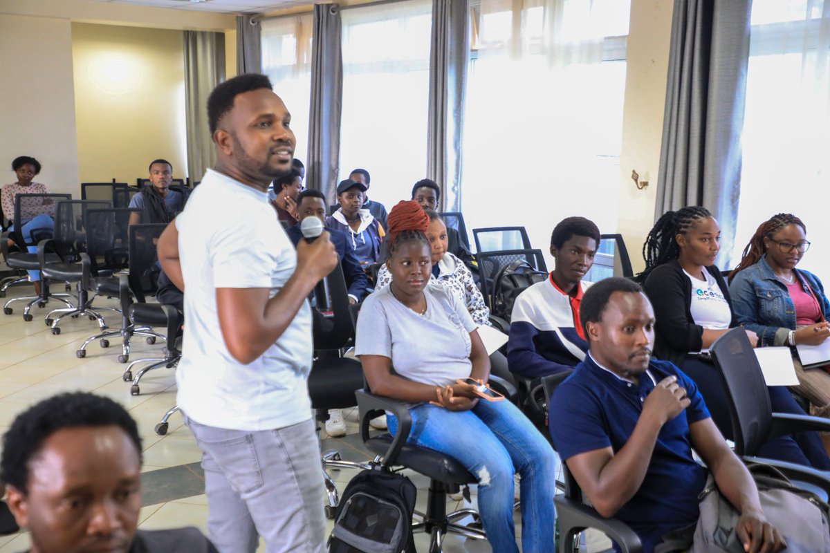 DiscoverJKUAT's tweet photo. The School of Computing &amp; IT, JKUAT held a public lecture earlier today on Higher Order Programming. The Guest Speaker &amp; JKUAT Alumni, Mr. Samuel Ngugi, from Vrije University of Brussels, Belgium took the Students through selected topics on Programming &amp; Higher Order Procedures. https://t.co/7KLxbPsk3k