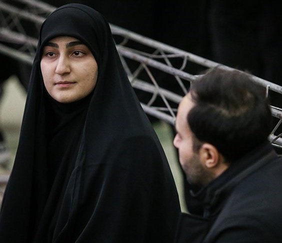Mojtabapacino's tweet photo. وقتی میفهمی انتقام سخت نگرفتن که هیچ، تندیس باباتم از استادیوم اصفهان برداشتن:)
#مهسا_امینی https://t.co/YD5F9TCP8J