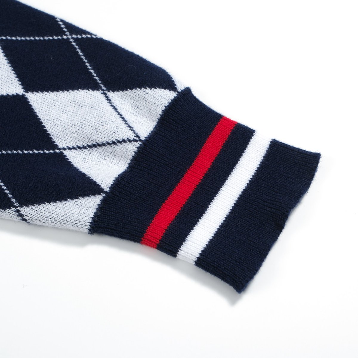 Checkmate! 🏁 Ace your style game with our argyle sweater. Perfect for any casual or classy setup. 
📷oxknit.com
#retro  #oxknit #oxknitstore #MenFashion  #KnittedWear #StyleCheck #ArgyleLove #FashionForward #TrendyKnits #OutfitGoals