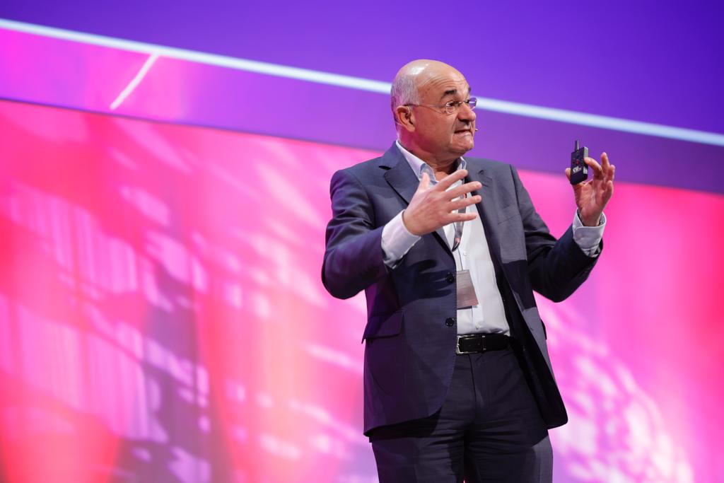 PendulumSummit's tweet photo. "People change not only because they understood the need to change at a rational level but also because we made them care why they need to change at an emotional level." - Costas Markides of @LBS #pendulumsummit #NextGenerationTransformation https://t.co/3JqKxcC6Qz