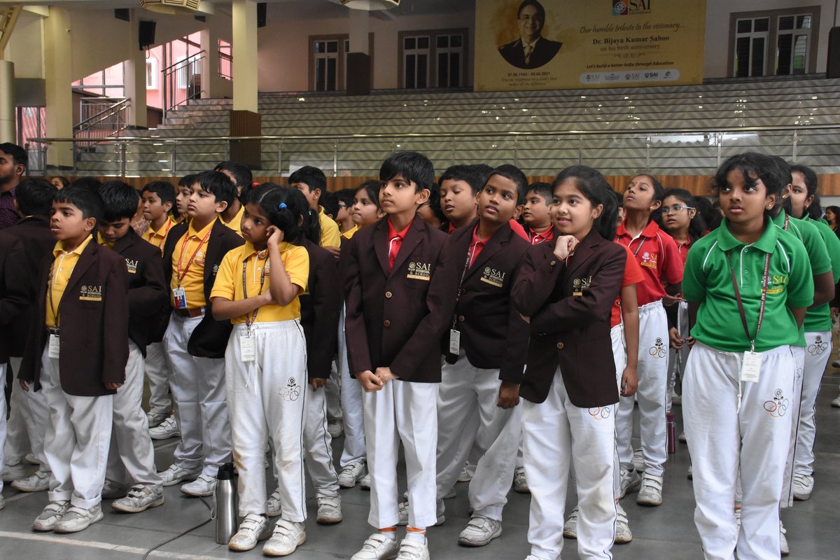 SAI_Edu_In's tweet photo. The Symphony Club's presentation by Grades IV &amp; V was a captivating experience which witnessed blending of classical beats, a harmonious choir and playing of diverse instruments with impressive coordination. 
#MusicalChoir 
#ClubPresentation
#SymphonyClub https://t.co/Lc5UHygJVz
