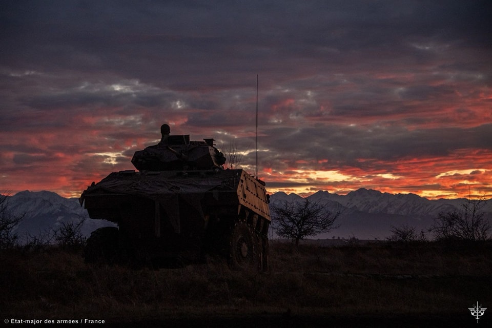 armeedeTerre's tweet image. 📢 Besoin de nos spécialistes en identification 👋 !

Qui peut nous donner le nom de ces 4 matériels actuellement déployés sur la #MissionAigle en Roumanie 😎 ?
#MissionsOps #MatosTerre