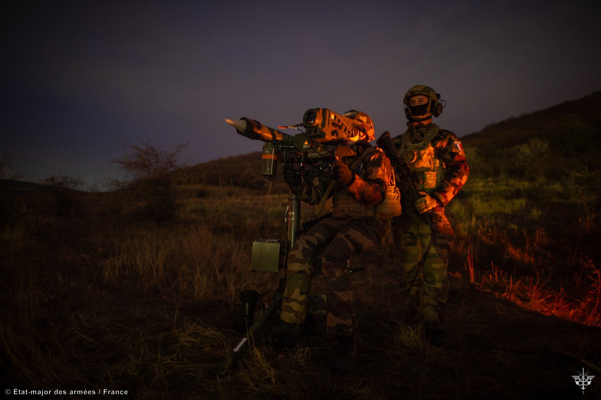 armeedeTerre's tweet image. 📢 Besoin de nos spécialistes en identification 👋 !

Qui peut nous donner le nom de ces 4 matériels actuellement déployés sur la #MissionAigle en Roumanie 😎 ?
#MissionsOps #MatosTerre