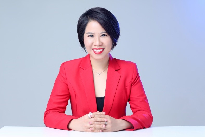 GrowwithChina's tweet photo. “I anticipate positive momentum for China's economy in 2024, driven by a continued focus on digital innovation, infrastructure development, and economic reforms,” said Kitty Fok, managing director of IDC China. #GrowWithChina #CEOopinion @IDC https://t.co/rP1g5ud7r2 https://t.co/6klmHOo71x