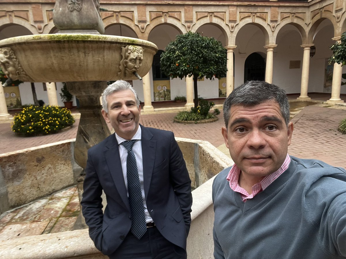 attikus_fish's tweet photo. Uno nunca se va de los sitios donde fue feliz, @juanrcuadros solo que anda con más canas…@BernabeuAuditor https://t.co/6VAyneHidu
