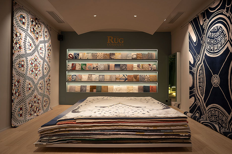 Interior_es's tweet image. Tras 20 años de presencia en España bajo la firma #BSB Alfombras, liderada por Nacho Curt, la empresa británica de #alfombras de lujo @TheRugCompany ha transformado su #showroom de #Madrid en un auténtico atelier.
-&amp;gt; interioresminimalistas.com/2024/01/11/the…
-&amp;gt; #interiores #alfombrasartesanales