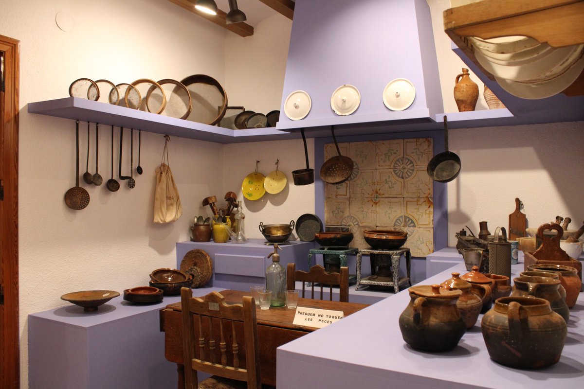 muccastello's tweet photo. ⚱️🗝️Des del MUCC hem dut a terme una sèrie d'actuacions al Museu d'Etnologia amb la finalitat de reorganitzar l'espai expositiu, dotant-lo d'una major coherència museística i evitant l'acumulació d'elements, amb l'objectiu de posar en valor la col·lecció exposada
#MUCC #METCAS https://t.co/6PYDT8Jlex