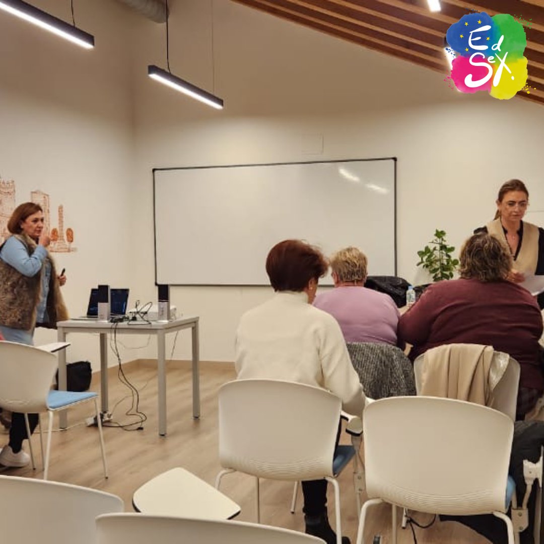 EdSexUclm's tweet photo. Por aquí algunas fotos de la formación en sexualidad con 2 asociaciones de mujeres en 
ambiente rural en Yepes el pasado mes de noviembre.
La formación fue impartida por nuestras compañeras Sagrario Gómez Cantarino y María Victoria García López✅ https://t.co/4TqmHkSGXv