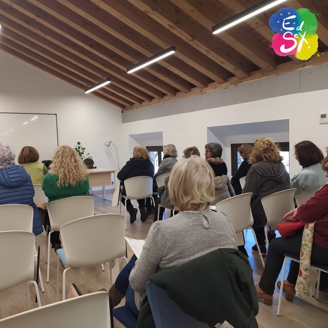 EdSexUclm's tweet photo. Por aquí algunas fotos de la formación en sexualidad con 2 asociaciones de mujeres en 
ambiente rural en Yepes el pasado mes de noviembre.
La formación fue impartida por nuestras compañeras Sagrario Gómez Cantarino y María Victoria García López✅ https://t.co/4TqmHkSGXv