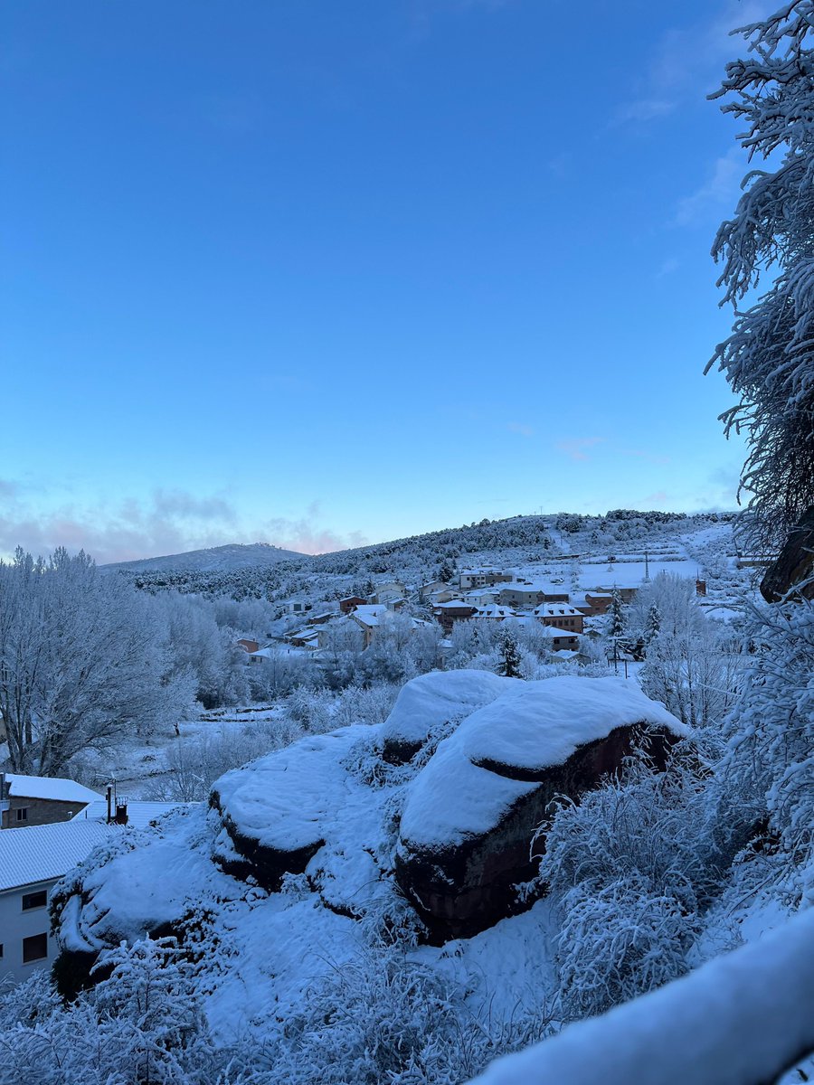checa_comision's tweet photo. Amanece en Checa 🤩❄️

📷 Pilar Ramiro.

#Checa #altotajo #pnat #españavaciada #Guadalajara @SerGuadalajara https://t.co/iIm0EYaEl6