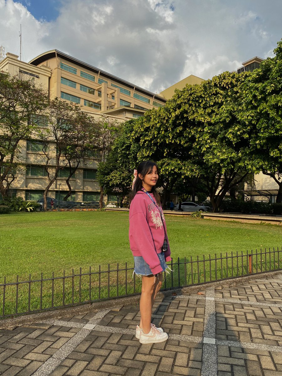 _theaarz's tweet photo. anlala na ng kaartehan k sa feu grounds https://t.co/4TGZwy2GlX