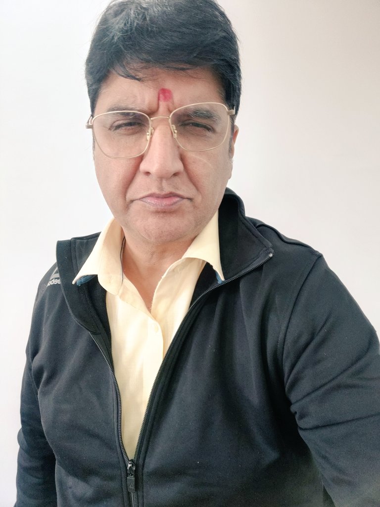 परिस्थितियां,जितना आपको तोड़ती है,उससे कही ज्यादा आपको मजबूत करती है....!!!