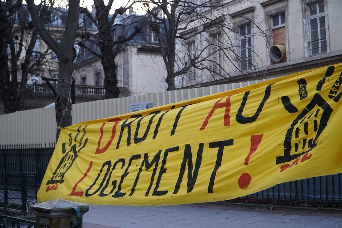 Avec les députés <a href="/WilliamMartinet/">William Martinet</a> et <a href="/Portes_Thomas/">Thomas Portes</a>, Malika Zédiri et moi sommes venus apporter le soutien du groupe thématique <a href="/PauvreteLFI/">Éradiquer la pauvreté</a> de la <a href="/FranceInsoumise/">La France insoumise</a> au campement de sans-abris organisé par le <a href="/droitaulogement/">DAL</a> à Solférino.