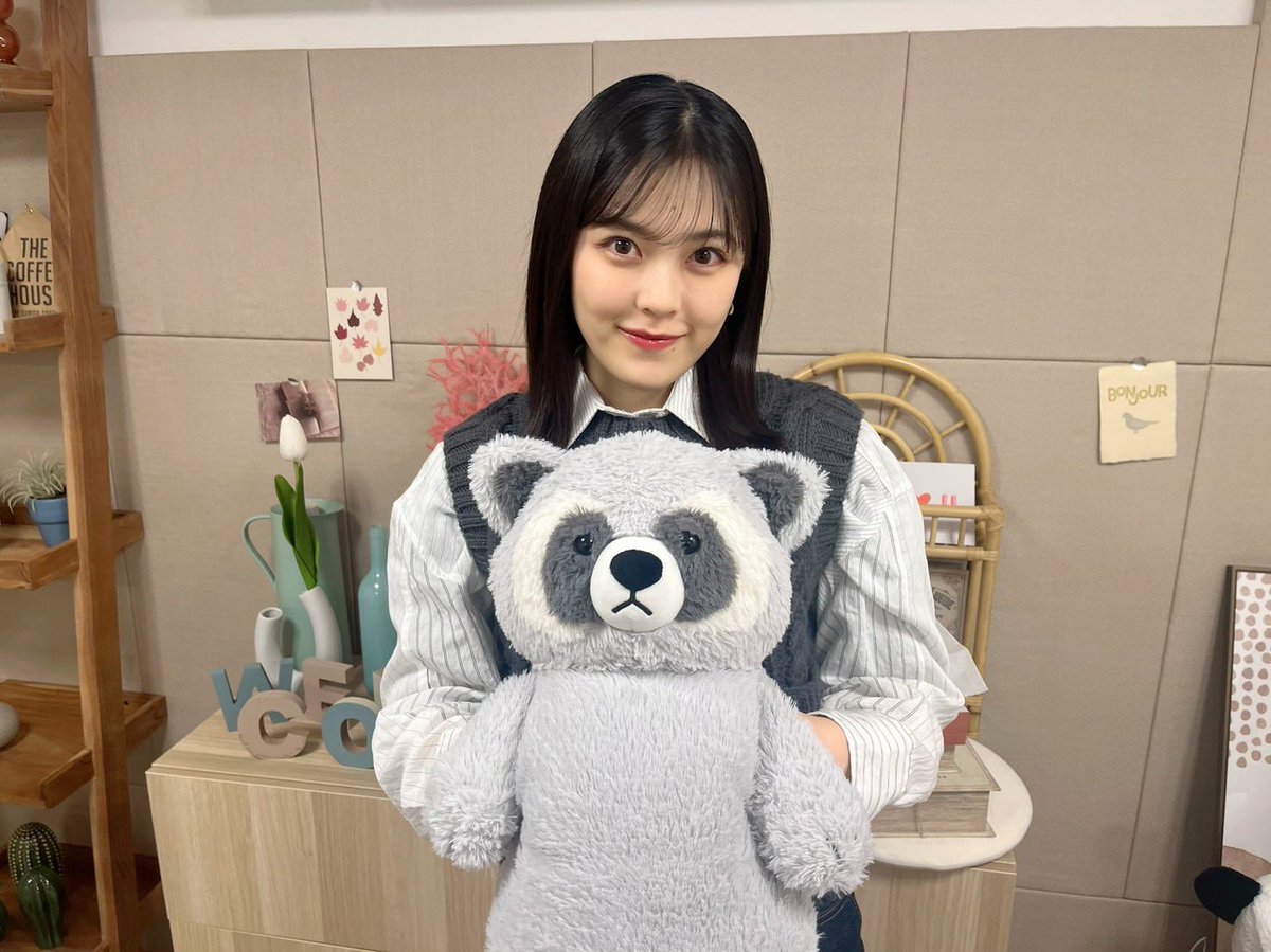 nogizaka46's tweet photo. 本日1月11日(木)19:00頃～、 #SHOWROOM 「#のぎおび 」に #柴田柚菜 が出演します🐻‍❄️🌱

皆さま、ぜひご覧ください🌙

https://t.co/LLmmCq6Wuh

#乃木坂46 https://t.co/MyLujeTHOX