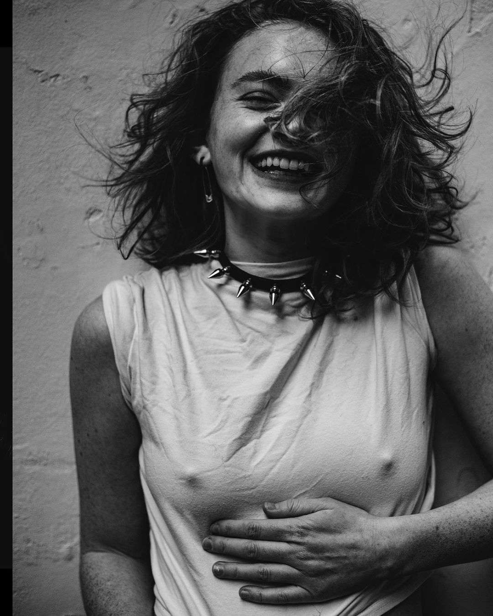 Sadie Sink's erect nipples. 😍😍😍