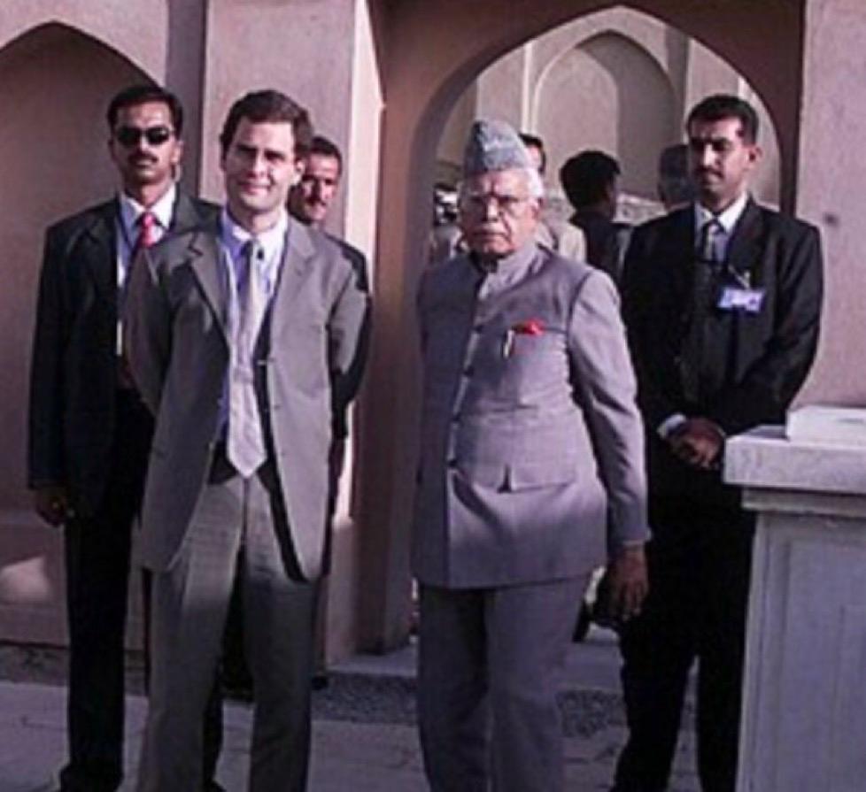 himantabiswa's tweet photo. Three generations of the Gandhi family, including Rahul Gandhi in 2005, visited the Babar Tomb in Afghanistan. Why is there so much hatred for Ram Lala? Why do you hate Hindus so much? https://t.co/wDG1p4lp6M