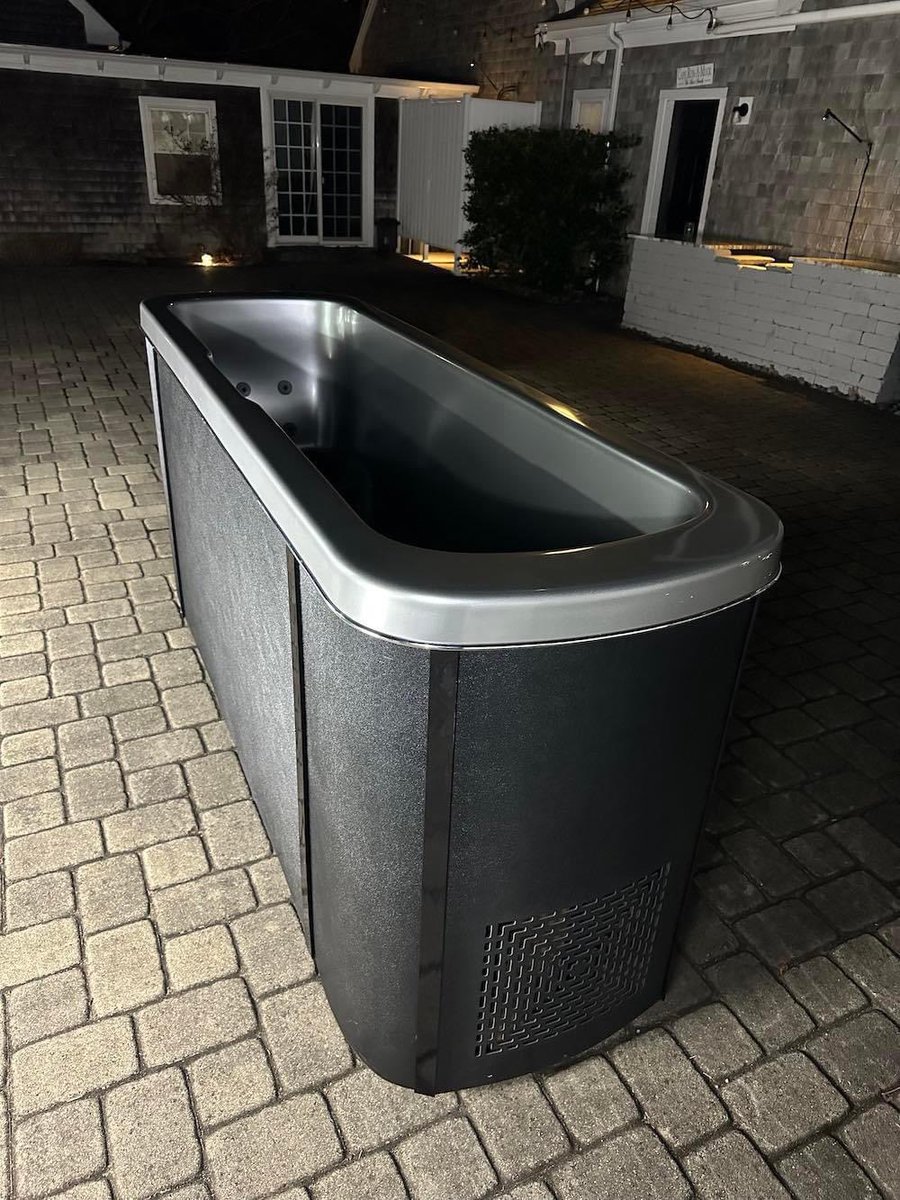 ArcticLondon's tweet photo. The Icebreaker, seems so obvious to us now. We took two Icepod PLUS’s, cut off two feet and connected them together face to face to create the world’s first and most spectacular two person hot and/or cold tub in the world.
#LondonOnt #ArcticSpas #HotTubs #SwimSpas #ColdTub https://t.co/AU7weKjfTd
