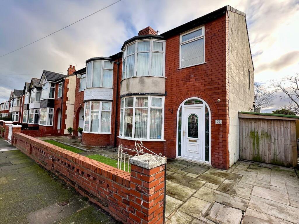 Hunters_BPL's tweet image. ✨NEW PROPERTY FOR SALE✨
Kimberley Avenue, Blackpool
£170,000
**WELL PRESENTED 3 BED SEMI DETACHED HOUSE WITH A FANTASTIC OPEN PLAN LIVING SPACE &amp;amp; NO ONWARD CHAIN INVOLVED**
Call 📞 Hunters Blackpool on 01253 362640 to arrange a viewing. 
#newproperty #3bed #nochain