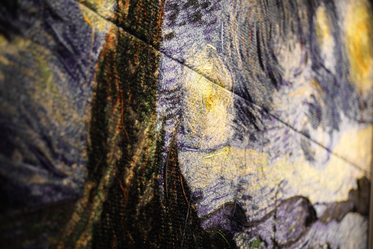 Tanabe_emb's tweet photo. 本作品は、油絵具の質感を演出しています。
#瀬戸内刺繍美術館 #タナベ刺繍 #ゴッホの星月夜 https://t.co/OsNPLJoniW