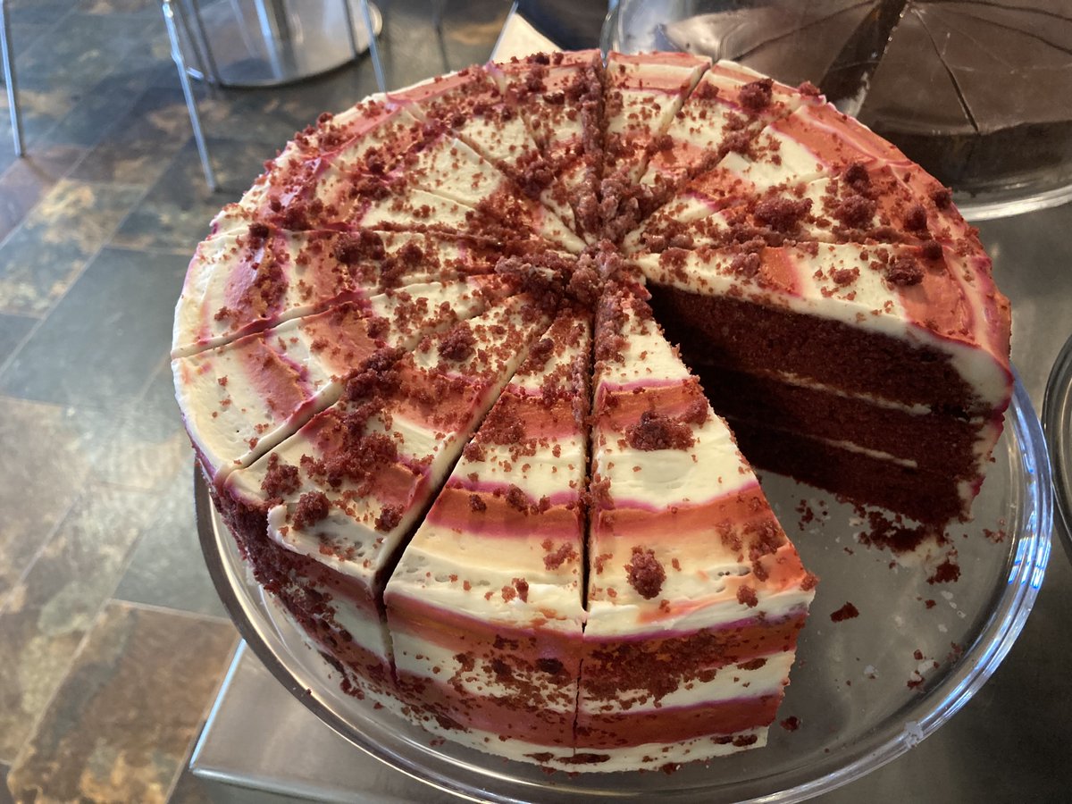 How stunning do these sweet treats look? This is our ginger cake, red velvet cake and brownies. Visit us at #StarBistro to celebrate a new week with a slice or two...Book your table today: starbistro.org