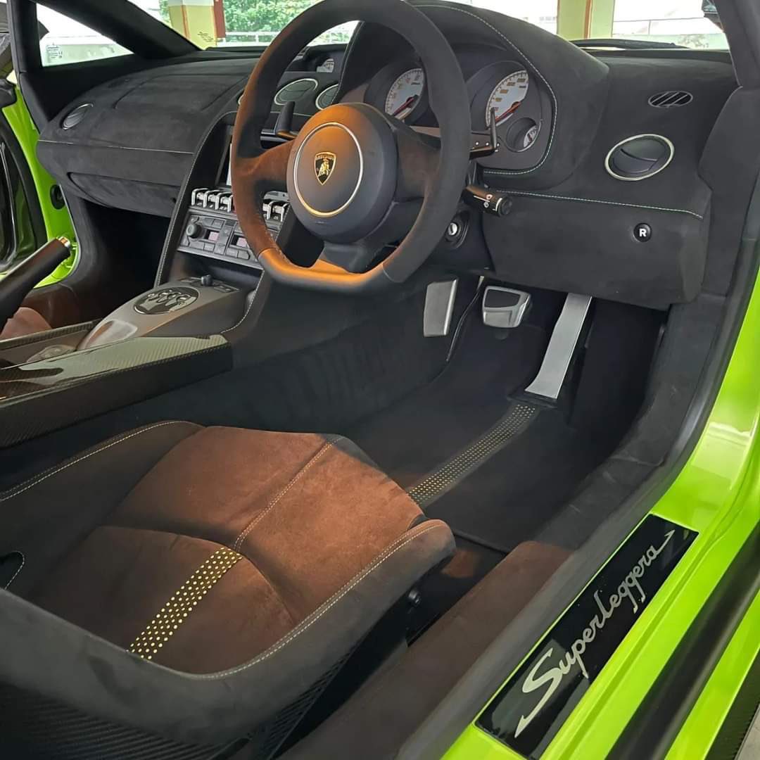 aremer93's tweet photo. Assalamualaikum. Ya Allah lama nya aku tak post apa2. Hahaha just want to share something today kot2 laa kan ada yang berminat yang nk pakai Lambo. Boleh roger ye ada sebiji nk lepaskan. Kereta jarang keluar weekend drive only. Low mileage 9k+ https://t.co/0gXyGmYUW8