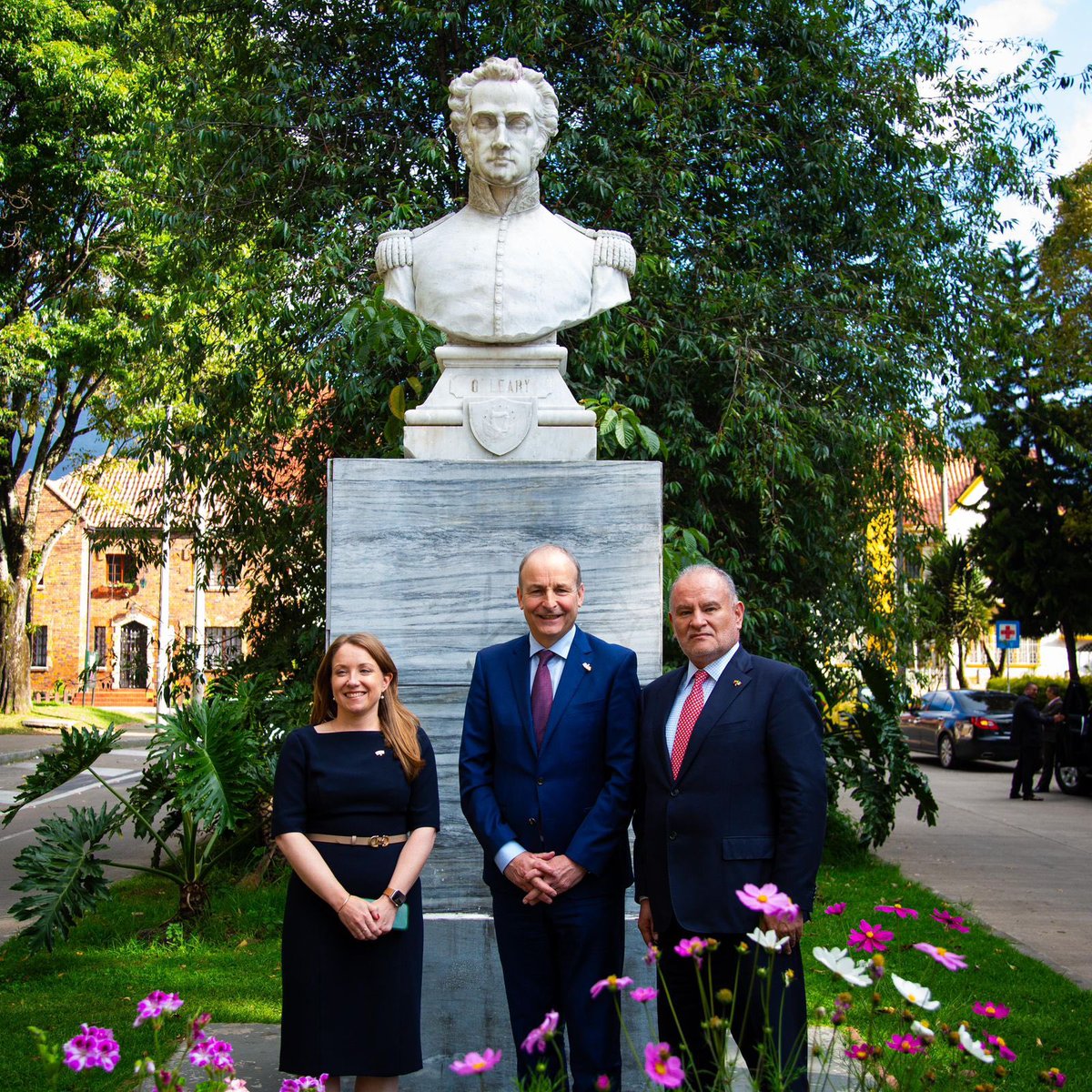 EmbCol_Ireland's tweet photo. Tánaiste &amp; FFAA Minister @MichealMartinTD arrived to Colombia yesterday for an two-day official visit, in the context of the 25 years of the 🇨🇴🇮🇪bilateral relations. A visit that reflects the mutual interest in strengthening links &amp; confronting global challenges together. https://t.co/q86iyQ3haI