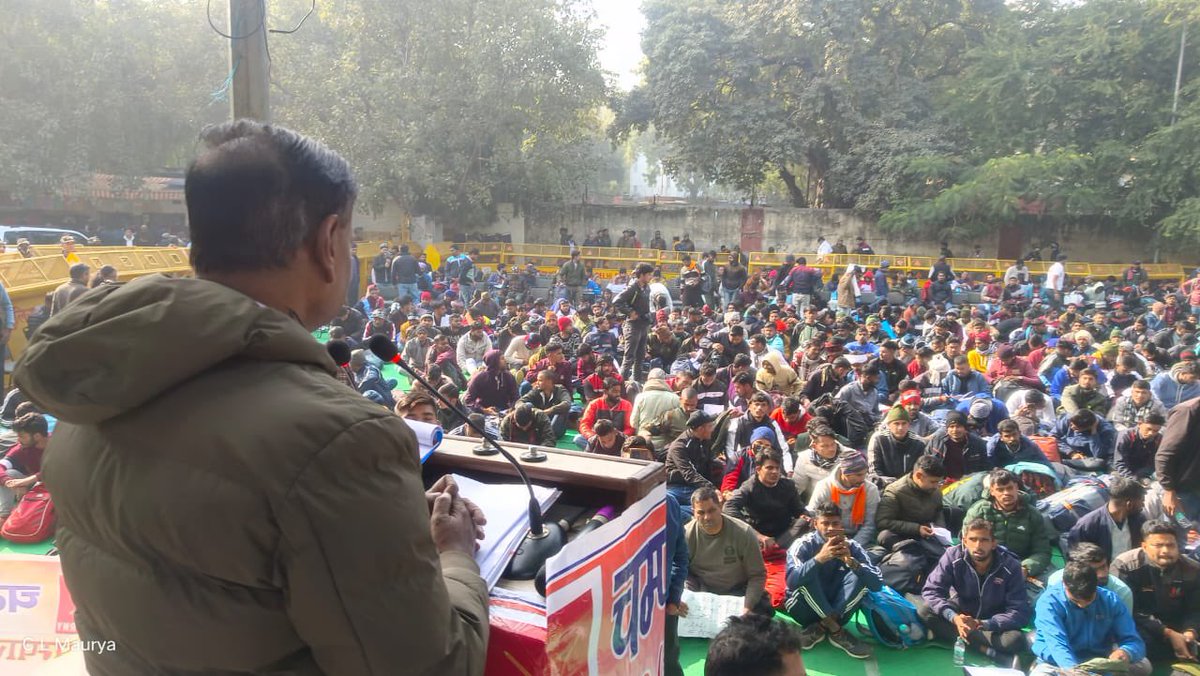 kkc_india's tweet photo. मोदी सरकार ने अग्निवीर की आड़ में सेना में चयनित 1.5 लाख से ज्यादा युवाओं का भविष्य बर्बाद कर दिया l
जंतर-मंतर पर मोदी सरकार की तानाशाही के विरोध प्रदर्शन  में #केकेसी के राष्ट्रीय चेयरमैन माननीय @Dr_Uditraj जी नें युवाओं को संबोधित किया l https://t.co/0Y4hpeVZRU