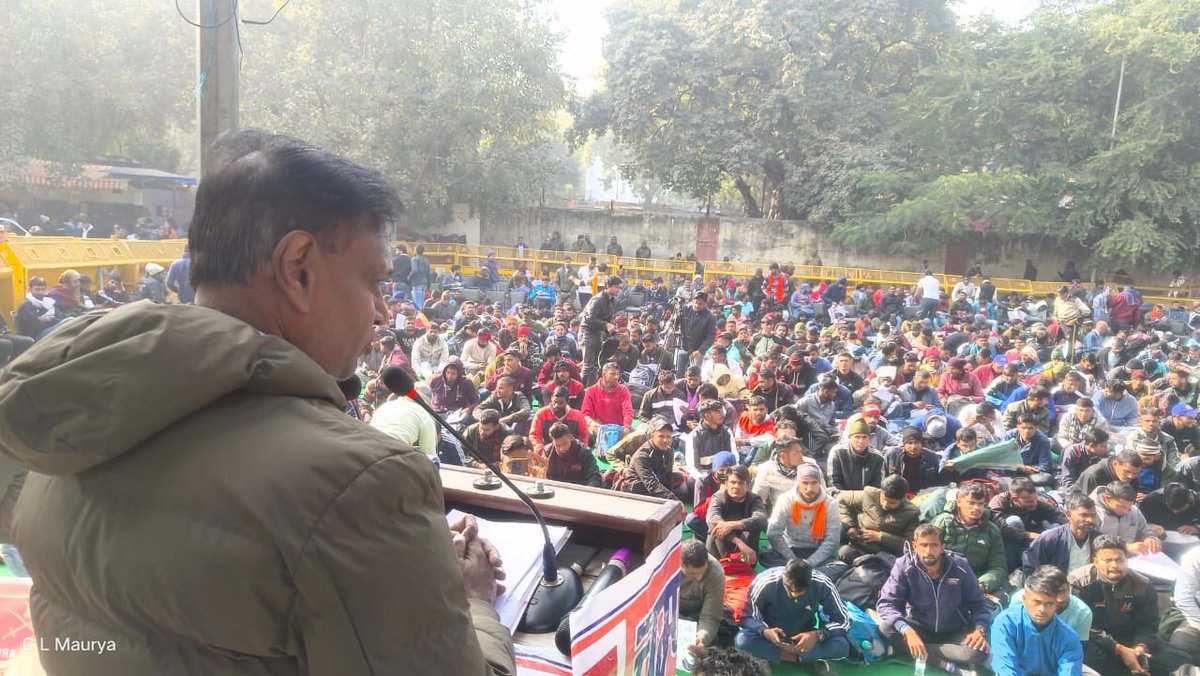 kkc_india's tweet photo. मोदी सरकार ने अग्निवीर की आड़ में सेना में चयनित 1.5 लाख से ज्यादा युवाओं का भविष्य बर्बाद कर दिया l
जंतर-मंतर पर मोदी सरकार की तानाशाही के विरोध प्रदर्शन  में #केकेसी के राष्ट्रीय चेयरमैन माननीय @Dr_Uditraj जी नें युवाओं को संबोधित किया l https://t.co/0Y4hpeVZRU