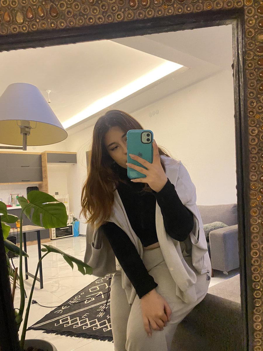 Hedeflerimden bir tanesi tamamlandı. Şimdi sıradaki hedeflere doğru 🏃🏻‍♀️ 
(Hedefim çöplükten çıkıp düzgün bir eve taşınmaktı 5 yıldır fln)