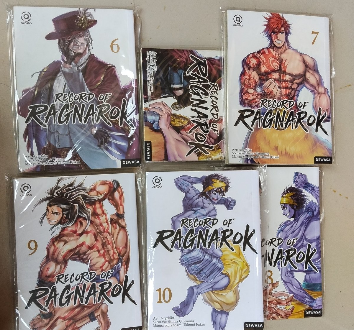 MasterArrow4's tweet photo. My Record Of Ragnarok collection

Round 4-5 favorite banget, drama round 4 bikin mewek diakhir, Artsyle nya jangan di tanya, jos banget!!! 

Rate : 5/5 ⭐

#manga #recordofragnarok #mnc #hobby https://t.co/Awn6FHe0I6